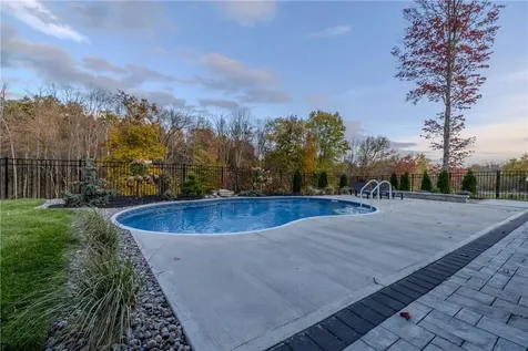 8 Balmoral Court Poughkeepsie NY 12603