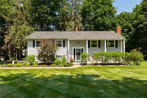 14 Merry Hill Road Poughkeepsie NY 12603