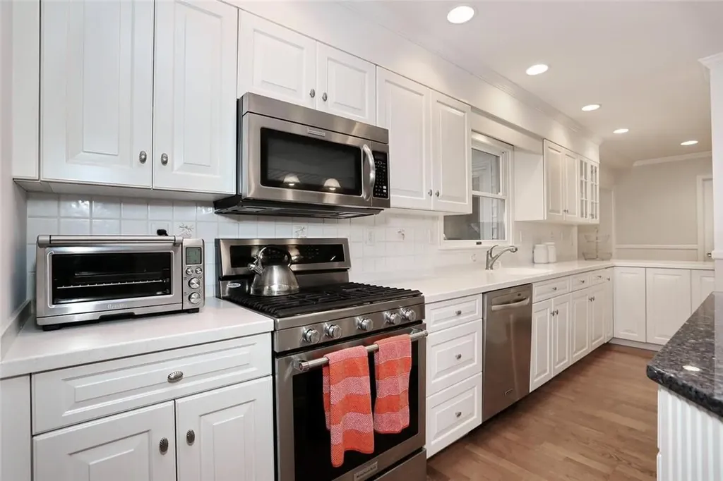 142 Pineview Avenue Bardonia NY 10954