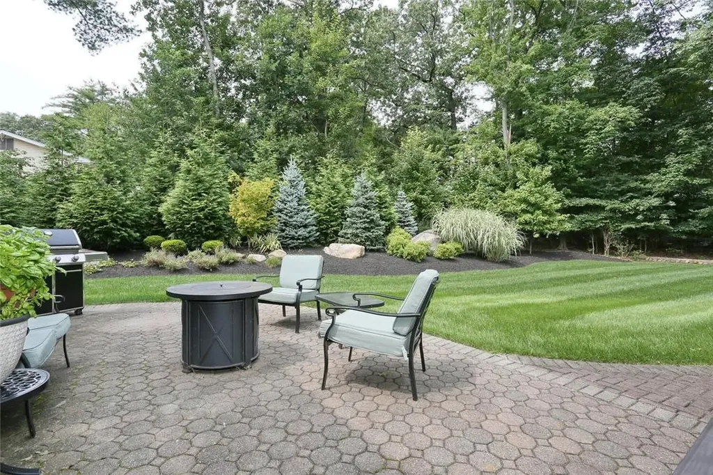 142 Pineview Avenue Bardonia NY 10954