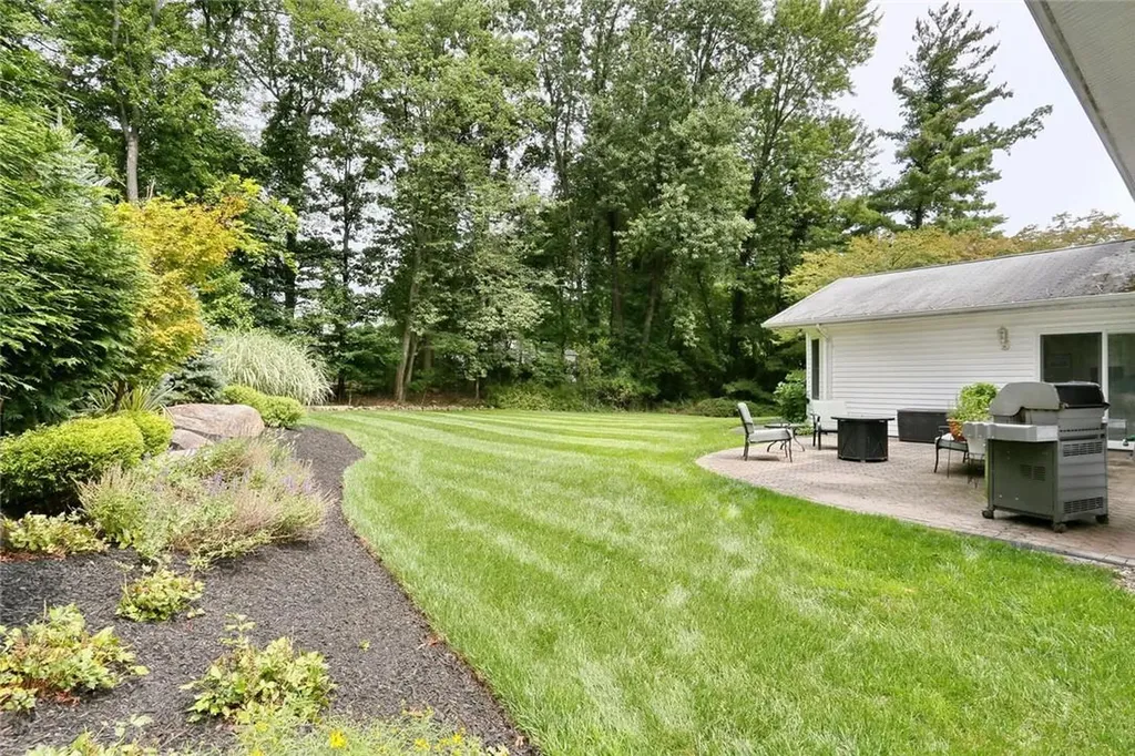 142 Pineview Avenue Bardonia NY 10954
