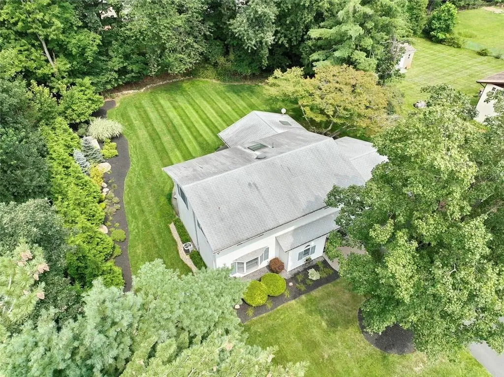 142 Pineview Avenue Bardonia NY 10954