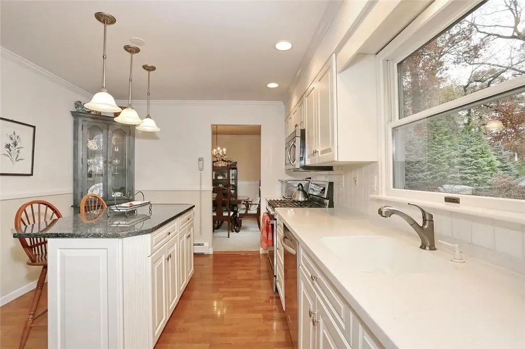 142 Pineview Avenue Bardonia NY 10954