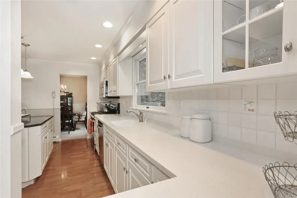 142 Pineview Avenue Bardonia NY 10954