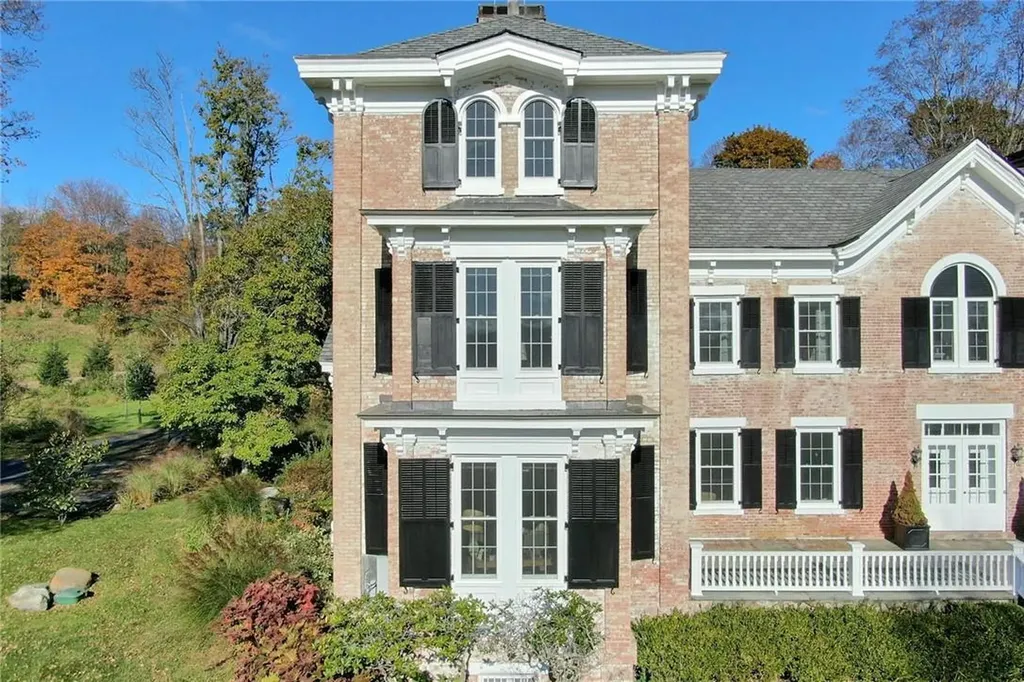 6 Silvertail Road Chester NY 10918