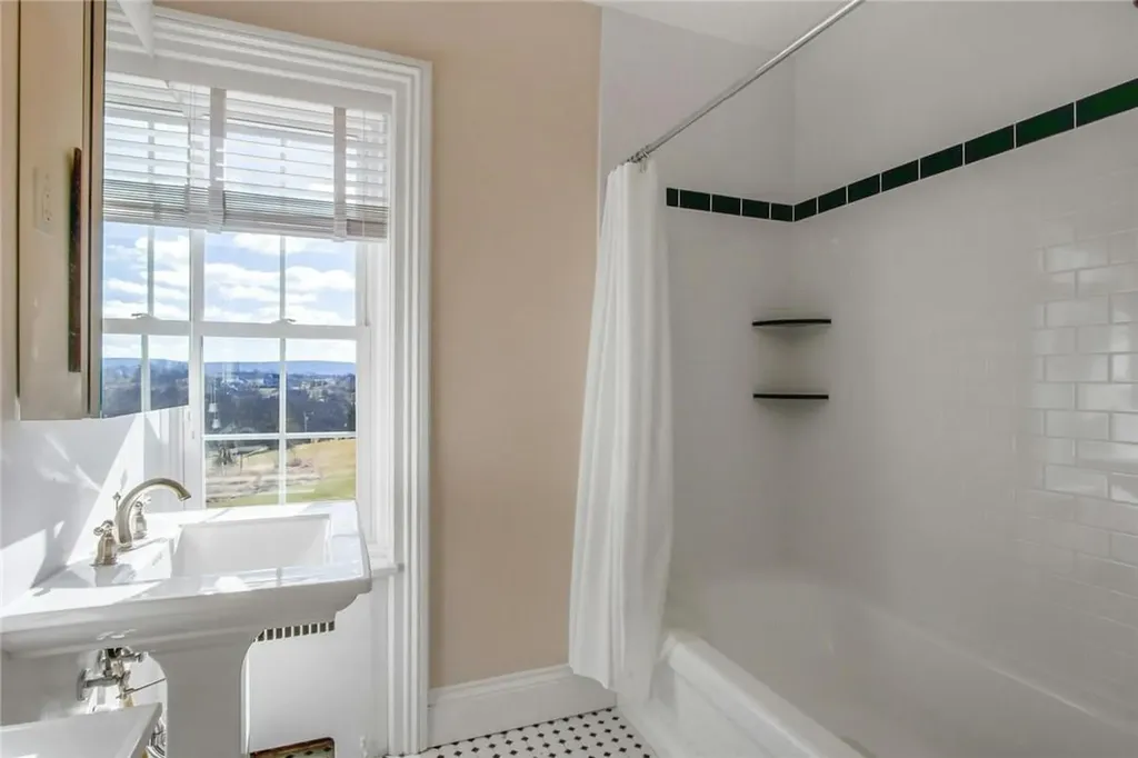 6 Silvertail Road Chester NY 10918