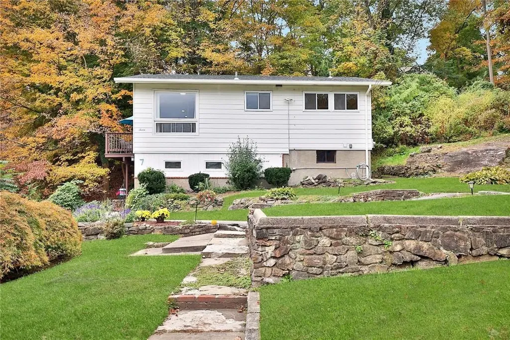 7 Clovebrook Road Valhalla NY 10595