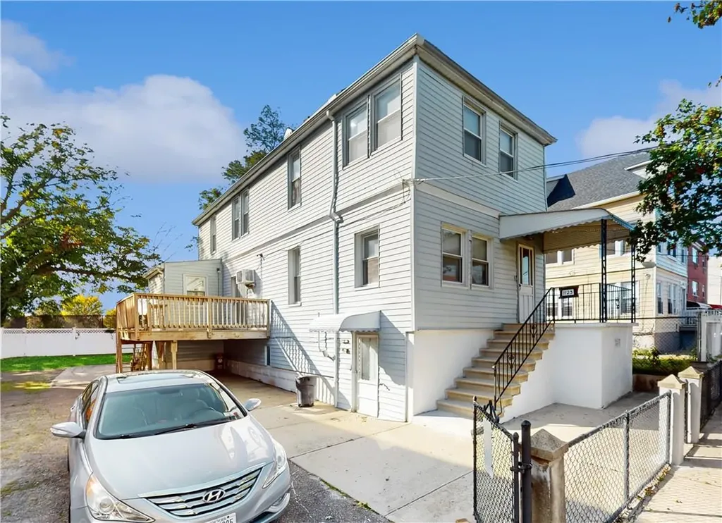 1123 Calhoun Avenue Bronx NY 10465