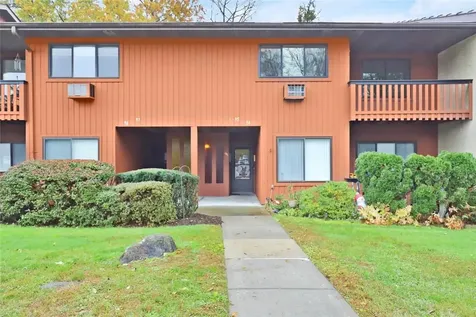 95 Coachlight Square Montrose NY 10548