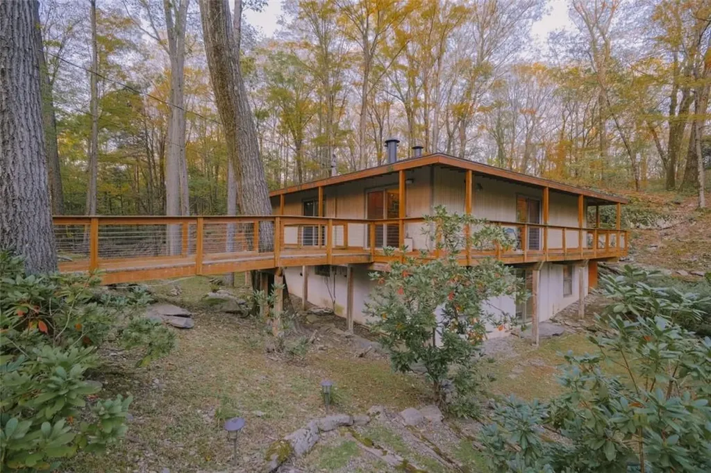 19 Pine Woods Road Hyde Park NY 12538