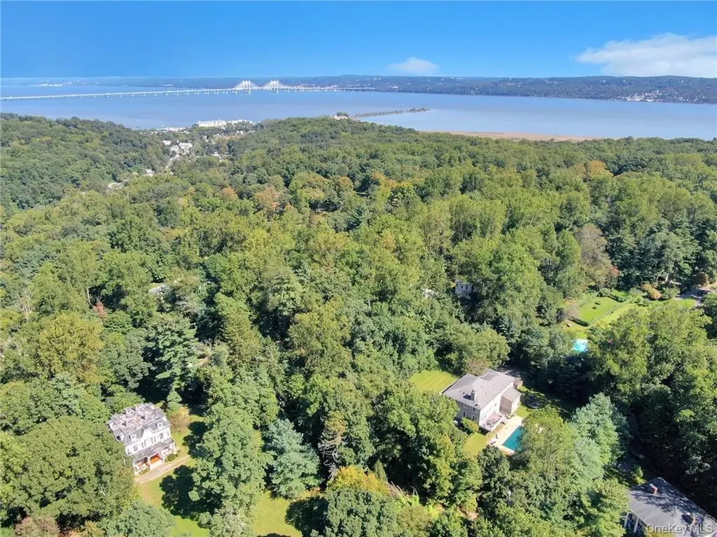 4 Deer Run Sparkill NY 10976