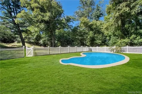 4 Deer Run Sparkill NY 10976