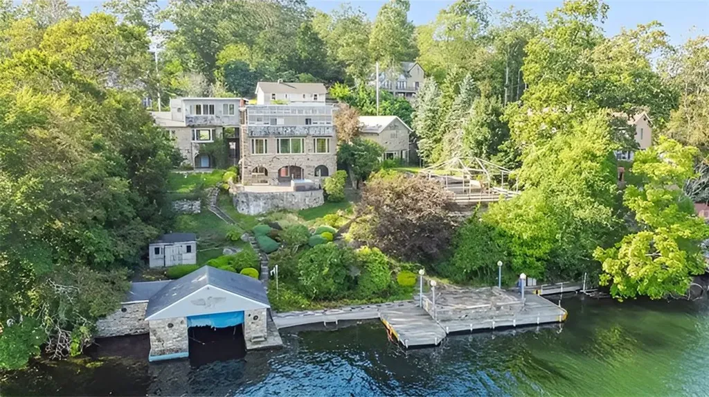124 W Lake Boulevard Mahopac NY 10541