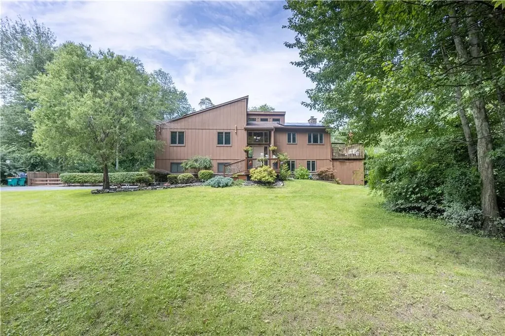 25 Pinebrook Loop Hopewell Junction NY 12533