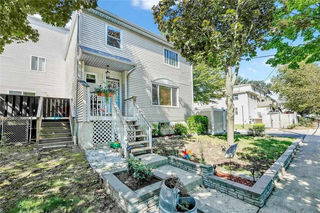 12 Sandy Lane Staten Island NY 10307