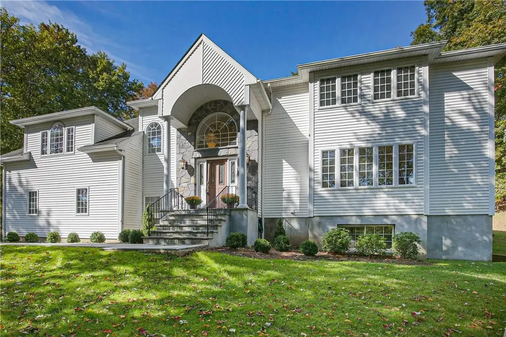 5 Robin Drive Somers NY 10589