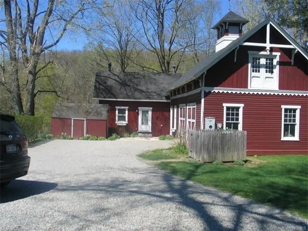 703 Croton Lake Road Mount Kisco NY 10549