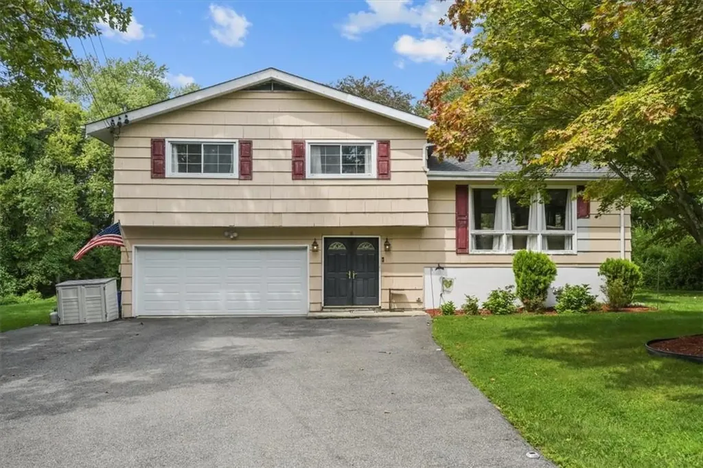 18 Center Drive Mahopac NY 10541