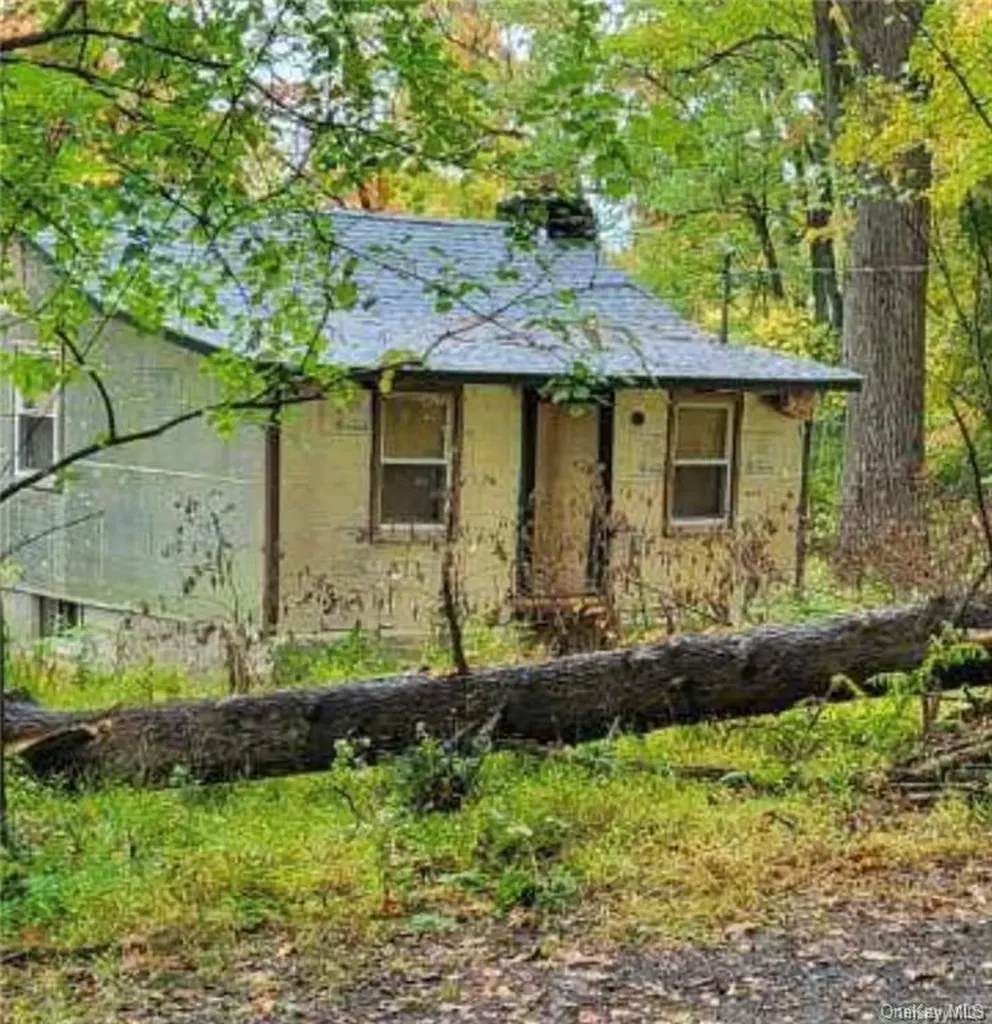 42 Paradise Trail Monroe NY 10950