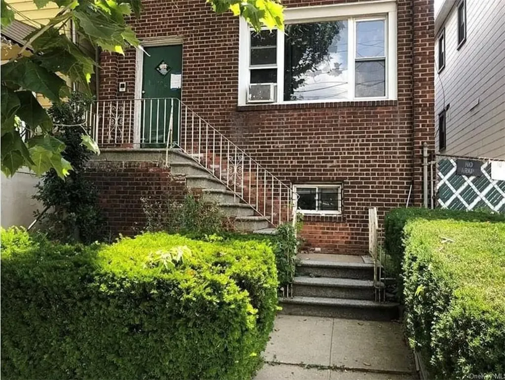 926 Morris Park Avenue Bronx NY 10462