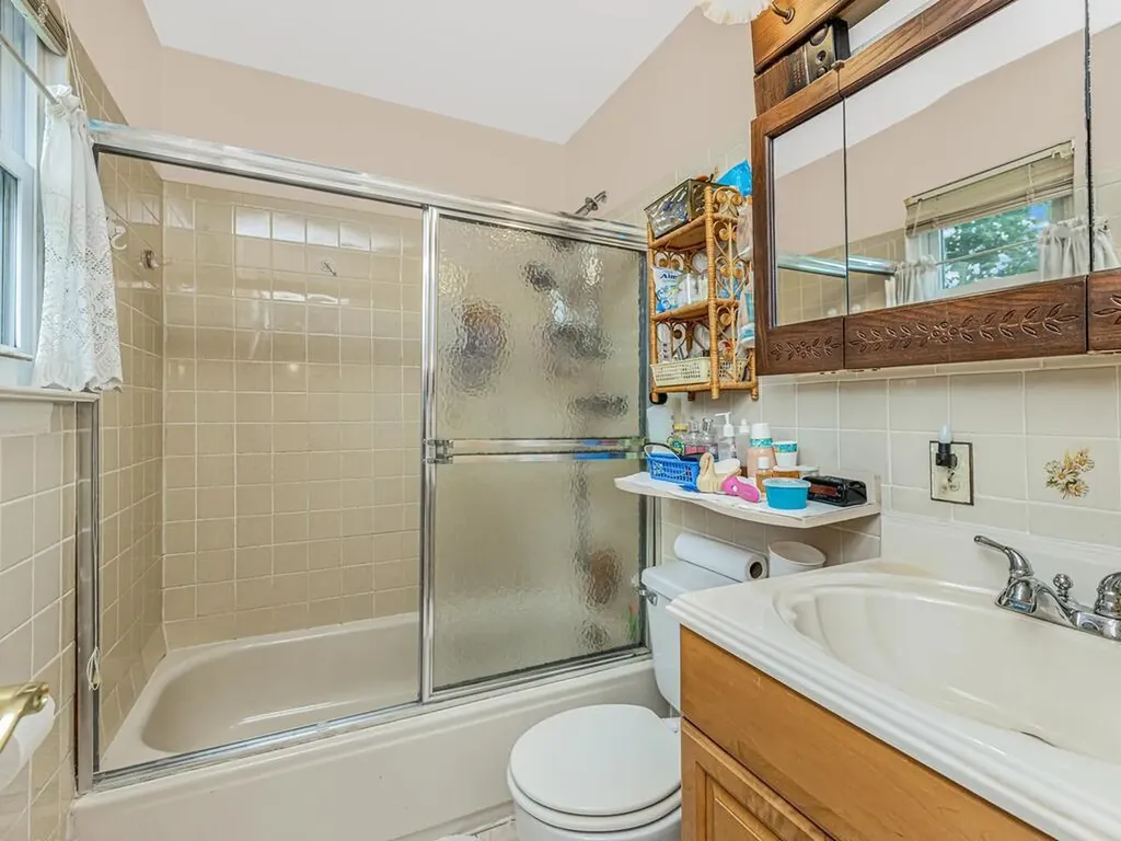 43 Brookdale Circle New Rochelle NY 10801