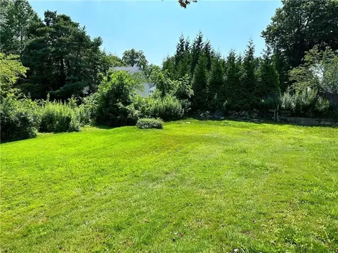 28 1/2 Pilgrim Drive Port Chester NY 10573