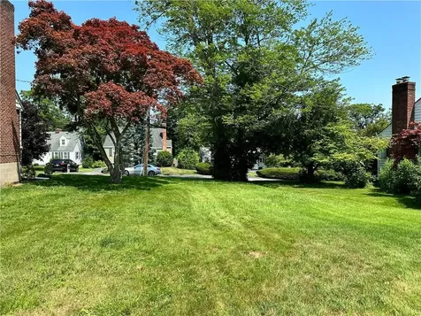 28 1/2 Pilgrim Drive Port Chester NY 10573