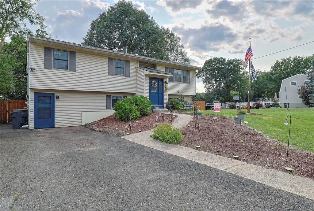 8 Ross Lane Middletown NY 10941