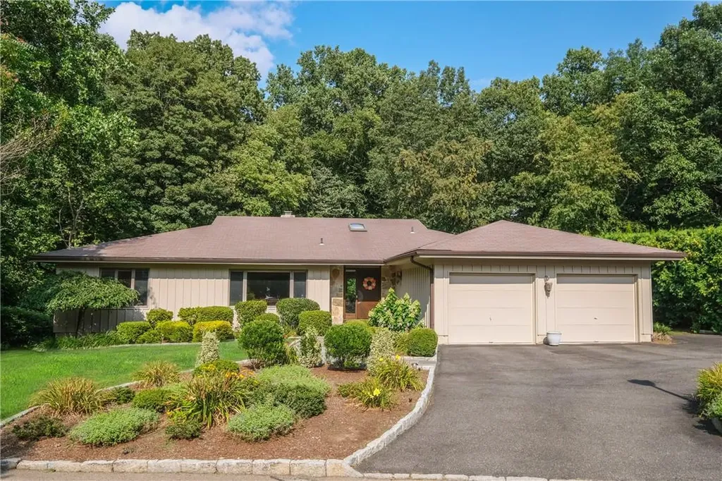 122 Barton Road White Plains NY 10605