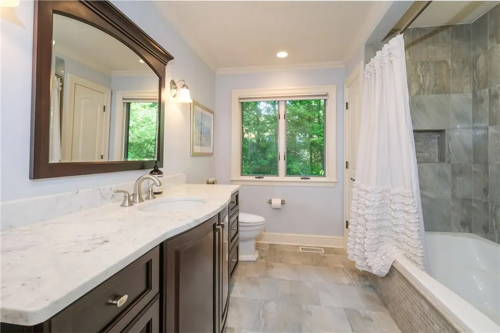 122 Barton Road White Plains NY 10605