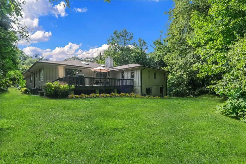 122 Barton Road White Plains NY 10605