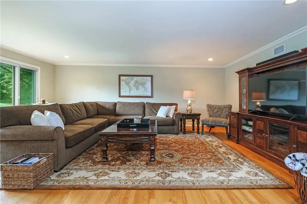 122 Barton Road White Plains NY 10605