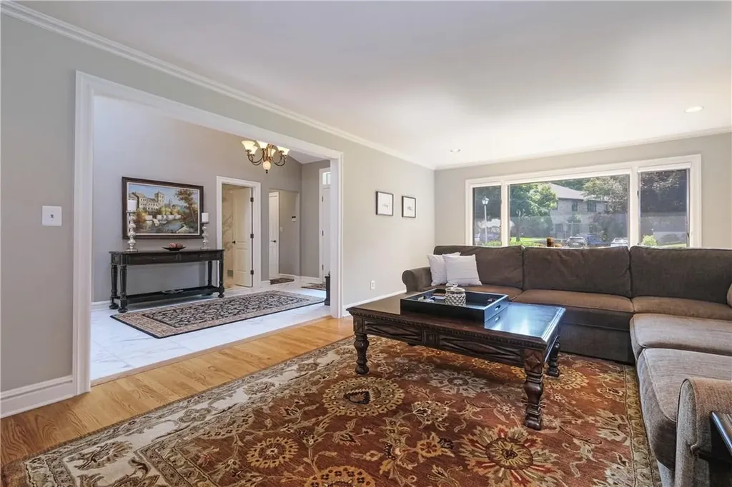 122 Barton Road White Plains NY 10605
