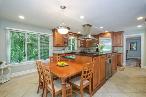 122 Barton Road White Plains NY 10605