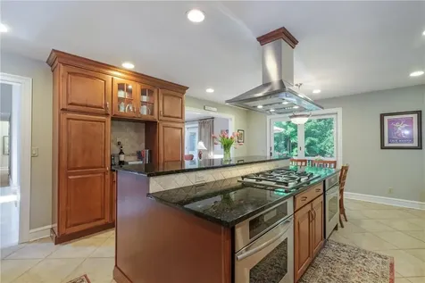 122 Barton Road White Plains NY 10605