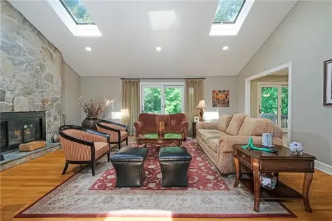 122 Barton Road White Plains NY 10605