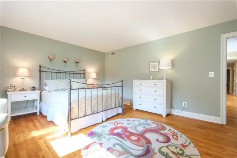 122 Barton Road White Plains NY 10605