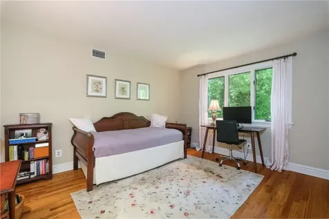 122 Barton Road White Plains NY 10605