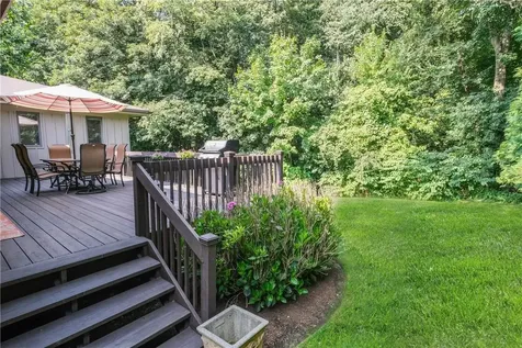 122 Barton Road White Plains NY 10605
