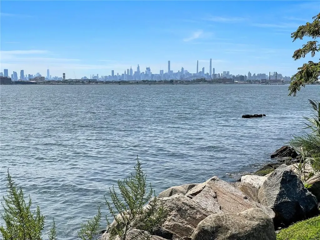 315 Harding Park Bronx NY 10473