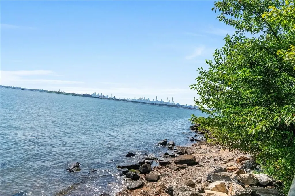 315 Harding Park Bronx NY 10473