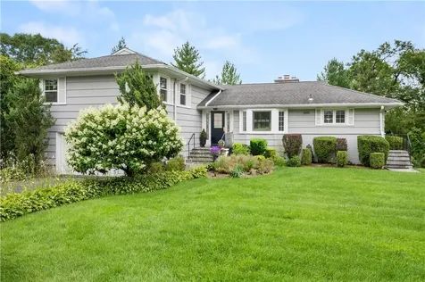 25 Sara Lane New Rochelle NY 10804