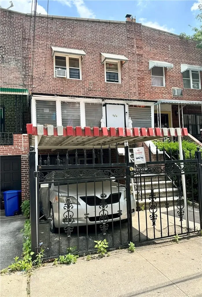 3302 Fish Avenue Bronx NY 10469