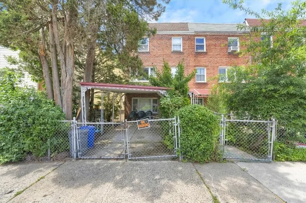 3935 Monticello Avenue Bronx NY 10466