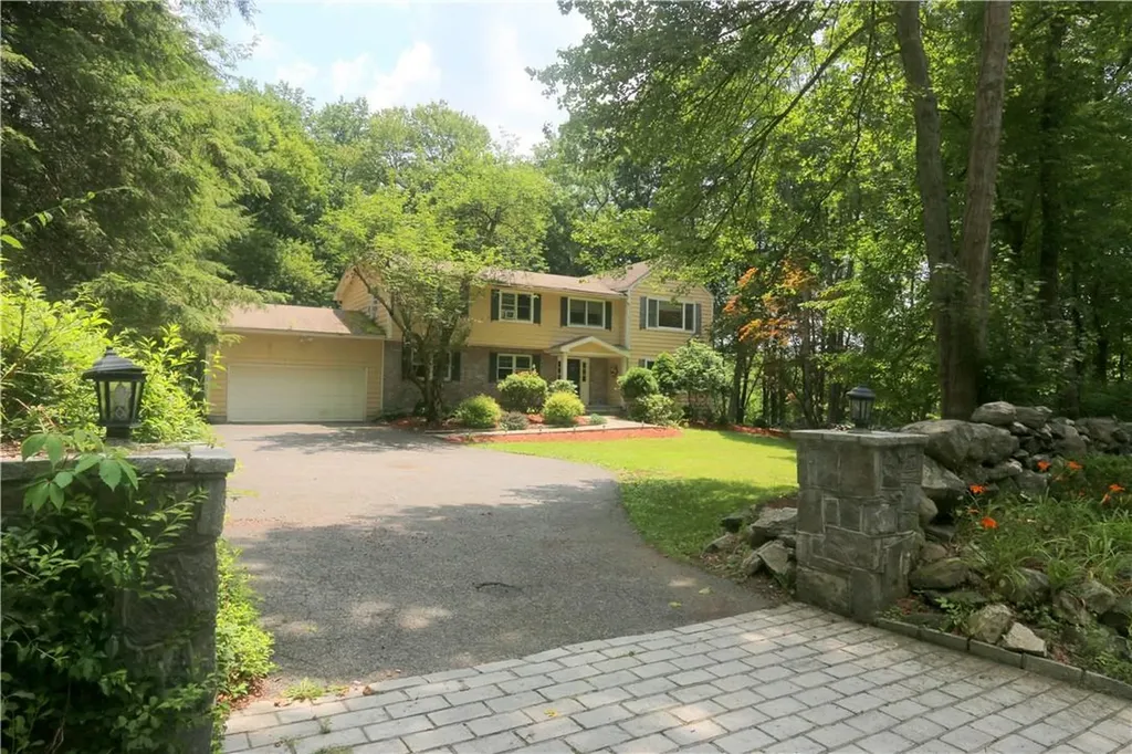 96 Warren Street Somers NY 10589