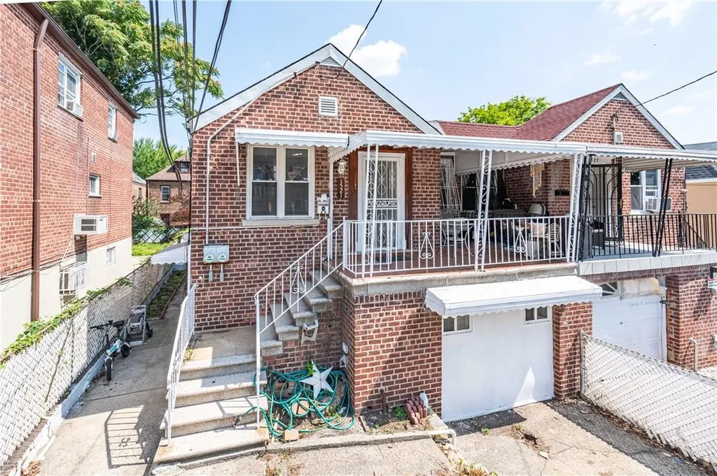 1521 Bantam Place Bronx NY 10469