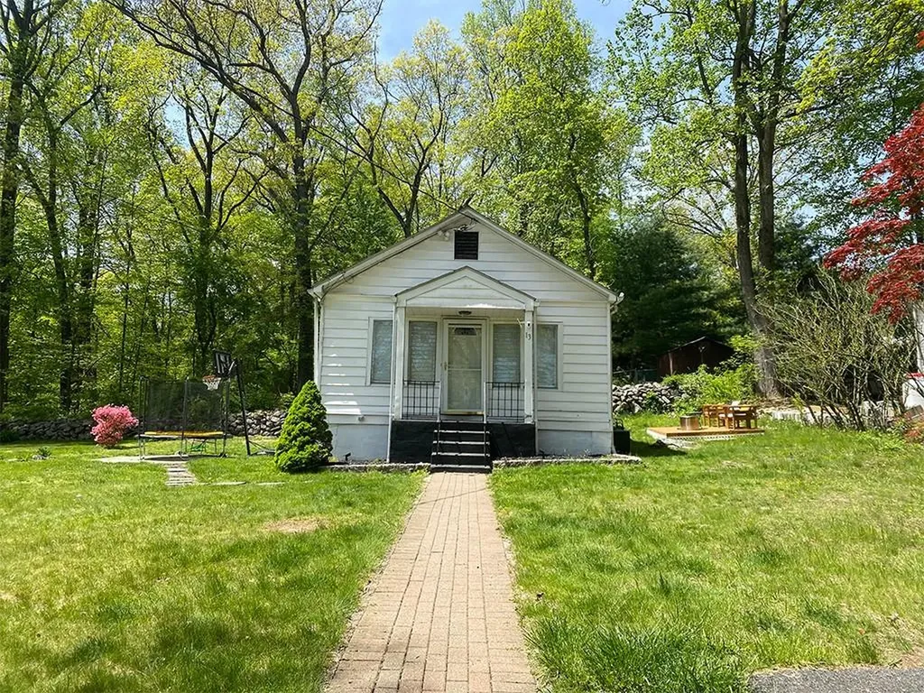 13 Brandeis Avenue Mohegan Lake NY 10547
