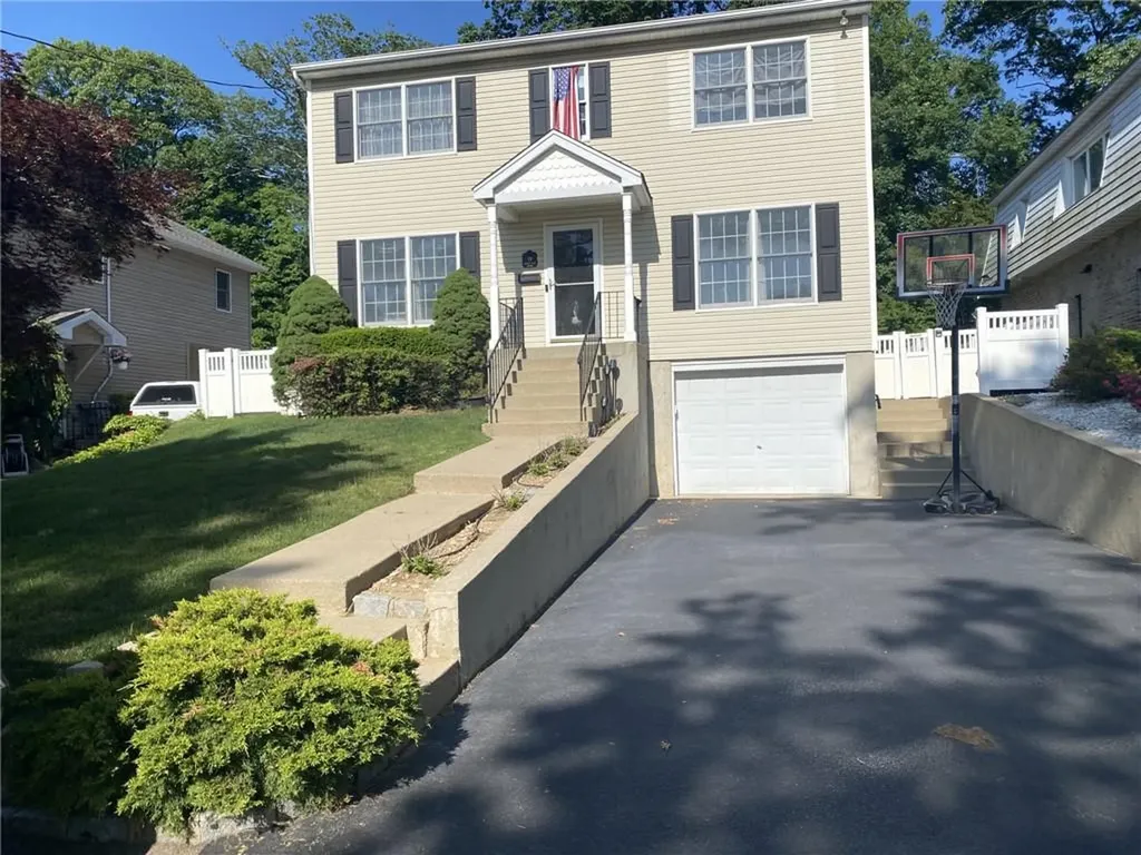 19 Robert Road Bayville NY 11709