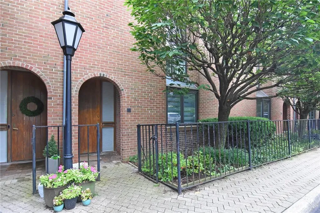 4 Gramatan Court Bronxville NY 10708