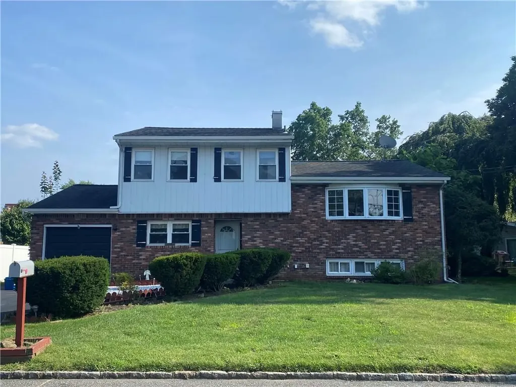 27 Devon Drive Orangeburg NY 10962